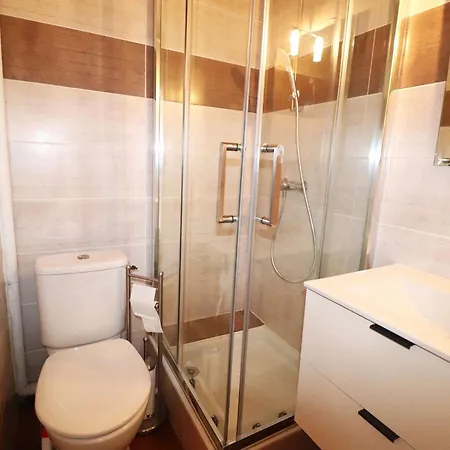 Maison P2 Mezzanine, Terrasse, Proche Et Commerces, Parking Securise Au Grau-du-roi - Fr-1-307-142 *